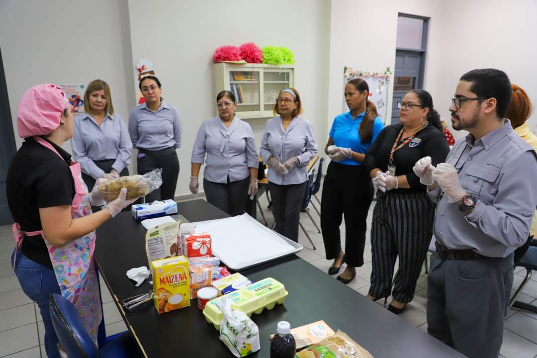 munbtaoficial's tweet photo. Parte de nuestro personal administrativo recibió talleres sobre confección de entremeses y maquillajes por motivo de la semana del Personal Administrativo. https://t.co/BtkC01nrAv