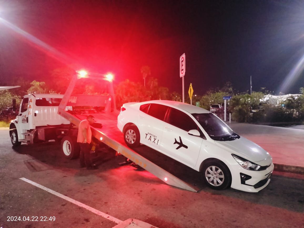 #Actualización 🚖
Detienen a taxista denunciado por intentar estafar a un turista, en Cancún
agendaqr.com/detienen-a-tax…
#AgendaQR #QuintanaRoo #PlayaDelCarmen #PuertoMorelos #Cozumel #Cancún #Tulum #IslaMujeres #Chetumal #Bacalar #Holbox #follow