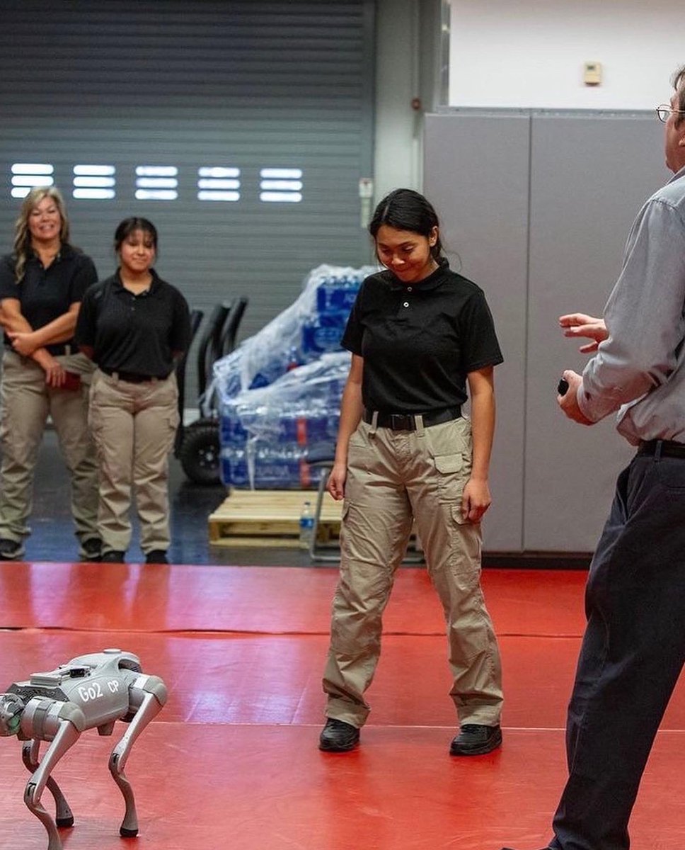 RoboticsSes's tweet photo. Exciting Throwback! 

Reminiscing on the incredible opportunity we had to bring our cutting-edge robots to Tulsa Tech for the Criminal Justice students to experience firsthand! #ThrowbackThursday #RoboticsEducation #FutureLeaders #TulsaTech https://t.co/teMf7pYCKI