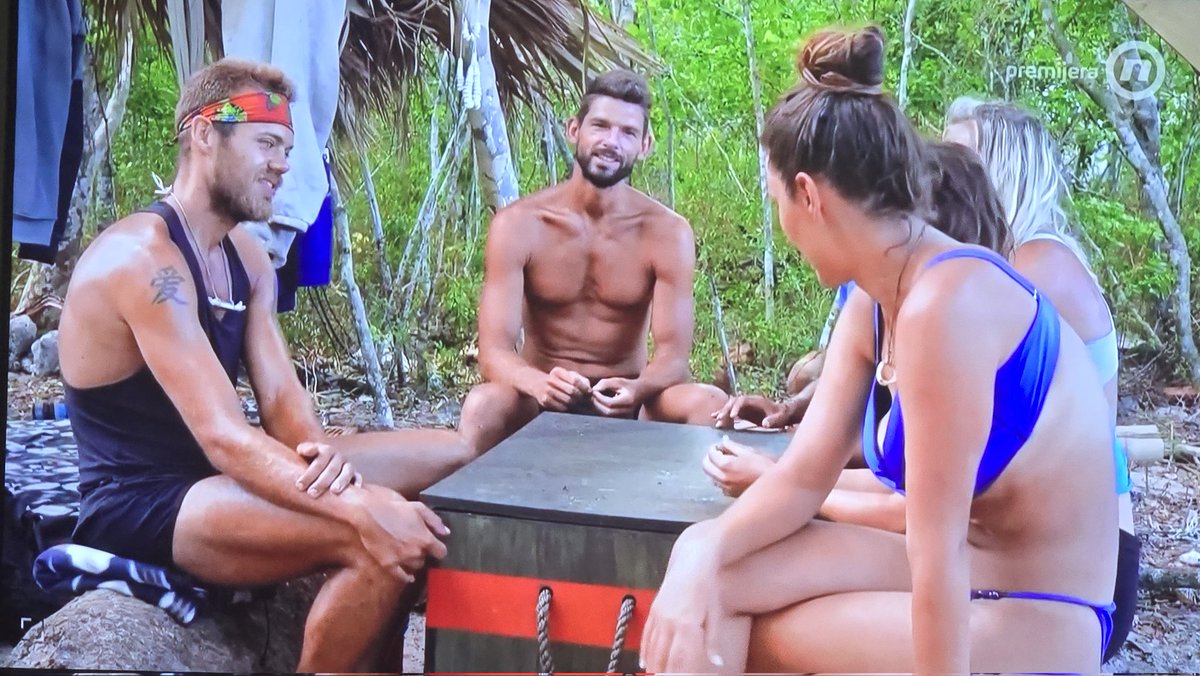 Hasiratanjiro's tweet photo. U ovom trenutku Nikola i Luka jedu smece iz kante 😁😁#survivorsrbija https://t.co/kzGjfBzRMZ
