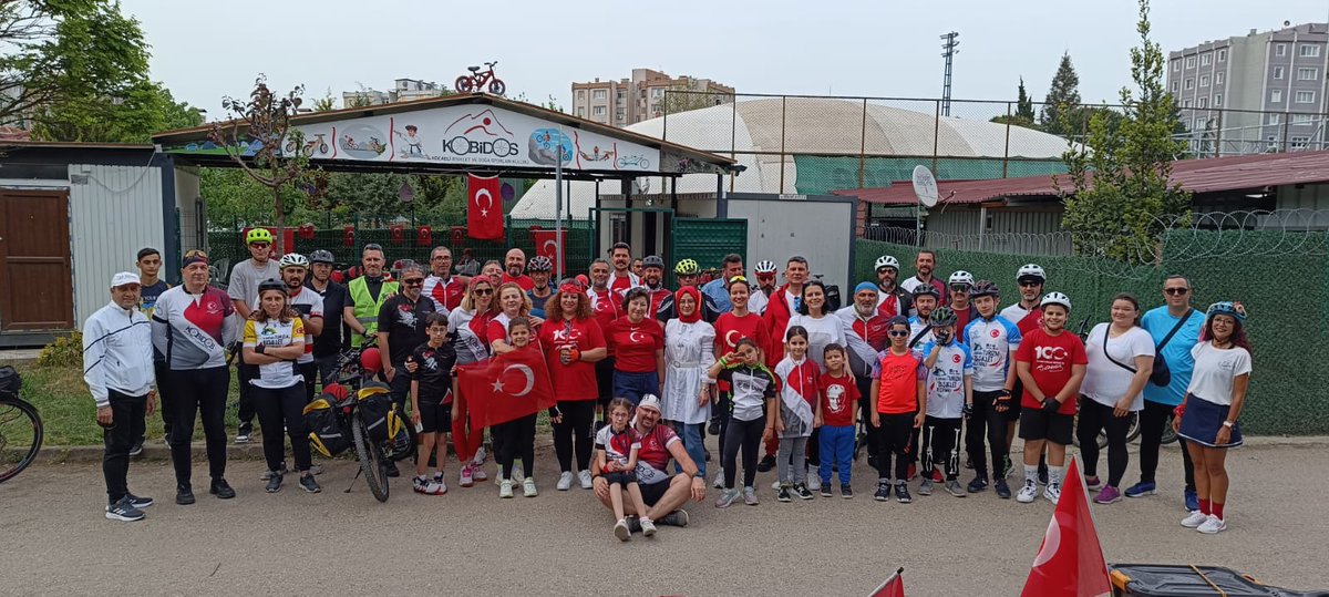 KOBDOS1's tweet photo. 23 Nisan Ulusal egemenlik ve çocuk Bayramını büyük bir katılım ve büyük coşkuyla Kutladık,desteklerini esirgemeyen @kocaelibld @kocaeliulasim @Kocaelizabita @KocaeliEmniyeti 'ne trafikte bizlere sabır gösteren,bizlere alkışları ile destek olan vatandaşlarımıza teşekkür ederiz 🚴‍♀️ https://t.co/wSDOUTzC36