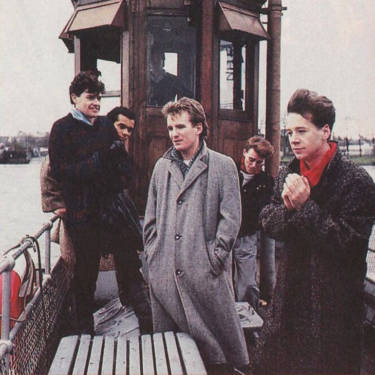 Simple Minds - Waterfront Video Shoot, December 17, 1983. Photo by Adrian Boot. #SimpleMinds #80s #80smusic #80srock #punk #newwave #postpunk #rock #rockmusic #music #alternativemusic #alternativerock #musicphoto #rockhistory #musichistory