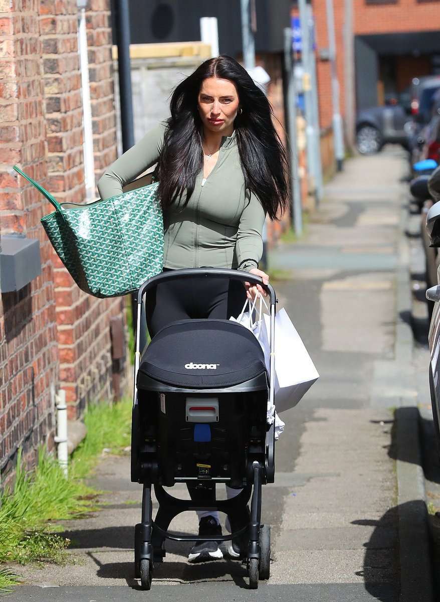 Kyle Walker’s wife Annie Kilner heads out with baby son after welcoming 4th son. ok.co.uk/celebrity-news…