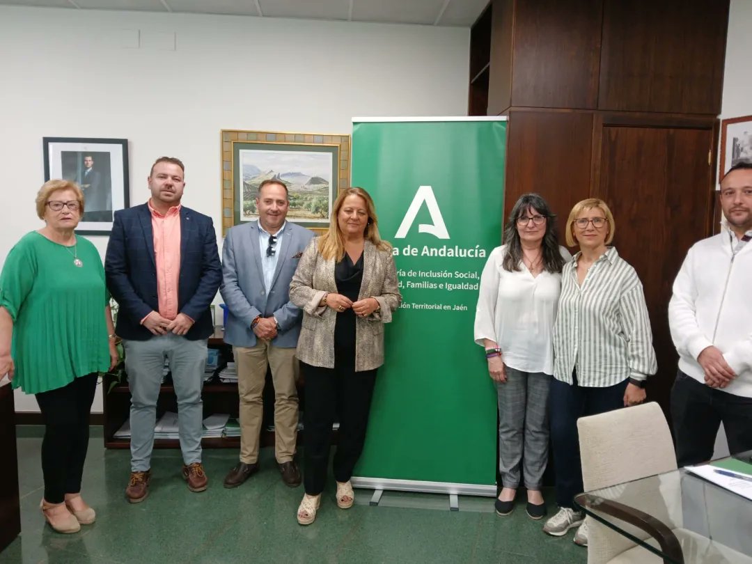 AngelaHidalgo07's tweet photo. Reunión de trabajo con #AyuntamientoJódar y #AsocDiscapacidadIntelectual #Jódar (#ADIJ) con el fin de  analizar situación y buscar soluciones para la atención a las personas con discapacidad en #Jódar https://t.co/veAtGVN2Os