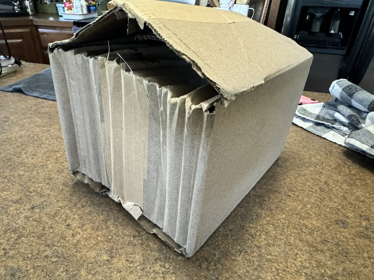 dmull916's tweet photo. @FedEx wow! This package traveled exactly 11 miles and it looks like this. This is disappointing for your company https://t.co/57rffVkAdX