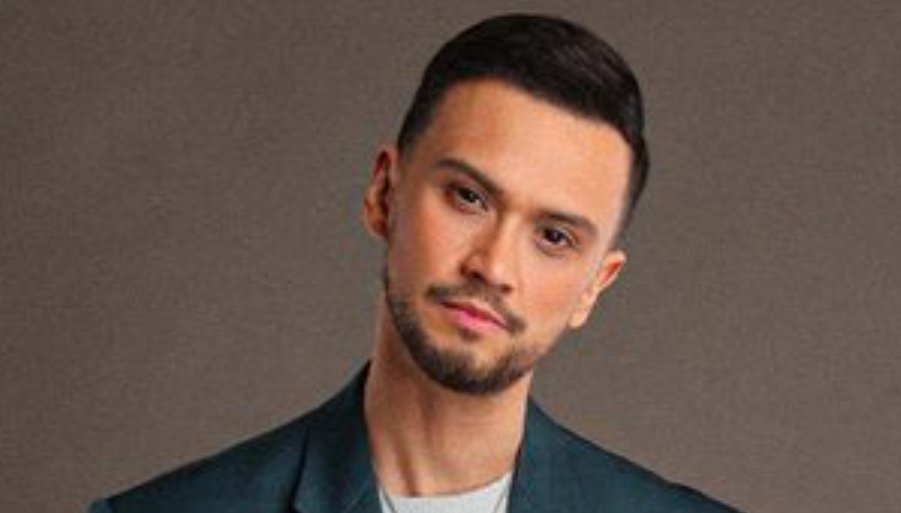 Mediasinfos's tweet photo. Demain (Mercredi) à partir de 08H, c'est #BillyCrawford qui sera l'invité de #AlexandreDevoise et #TiffanyBonvoisin dans la matinale de @radiocheriefm pour une interview et un live en studio. https://t.co/QRQdZYG7ek https://t.co/9Qqy9mIeZh