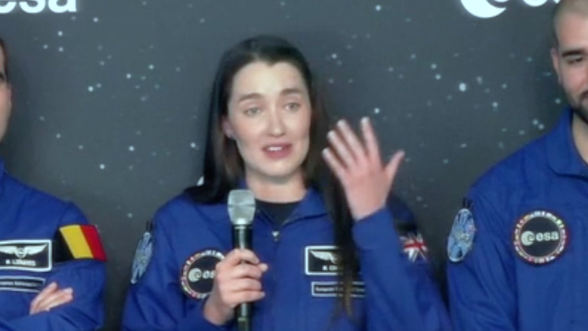 UK #astronaut Rosemary Coogan from Belfast graduates to blast off into space watch wp.me/p4BB8h-1mJf she landed her certificate as an #ESAastro2022 at #esa hq in Germany #ukspaceagency  #NASA #ynuktv