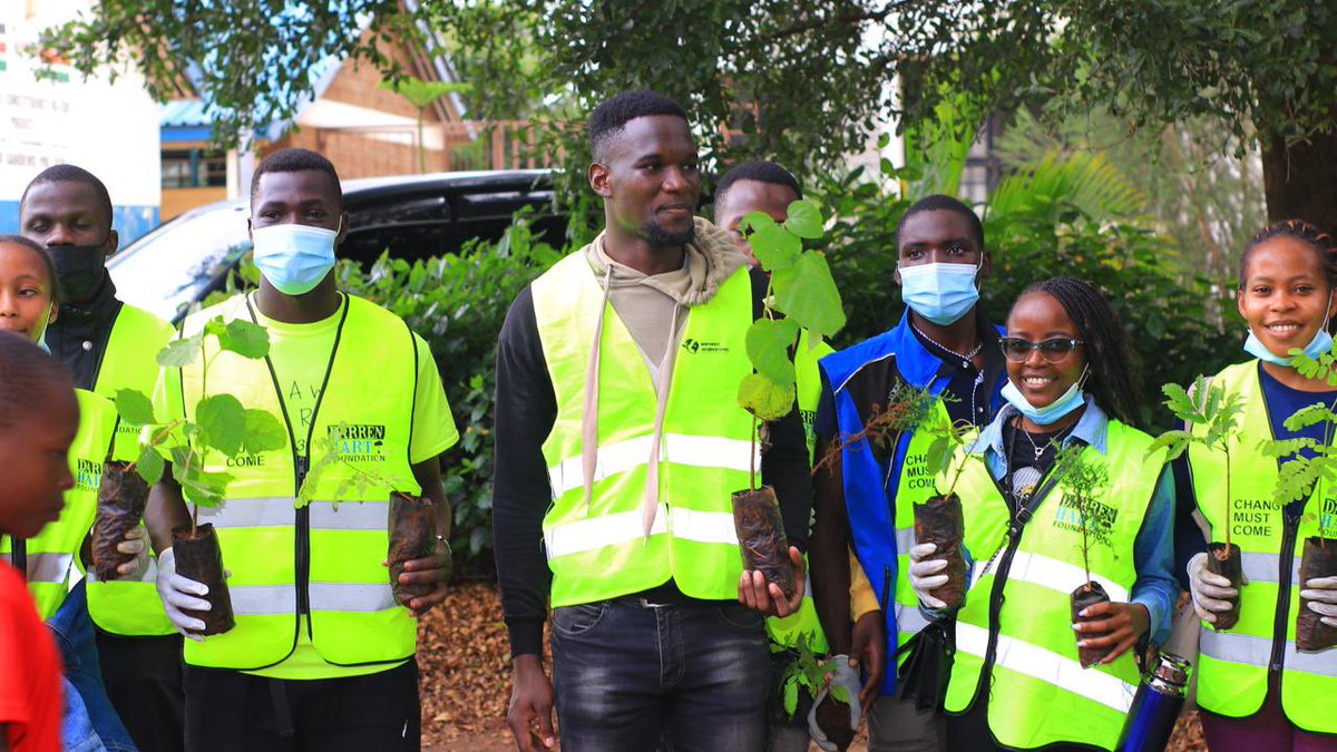 Weforestinter's tweet image. Double the Impact this to mark EarthDay! 2024 ♻️ We participated in tree planting &amp;amp; plastic collection drive at Uhuru Gardens Primary School! As we  celebrate our planet by giving back! We&apos;re planting trees &amp;amp; collecting plastic waste at make a difference! #WorldEarthDay #Nairobi