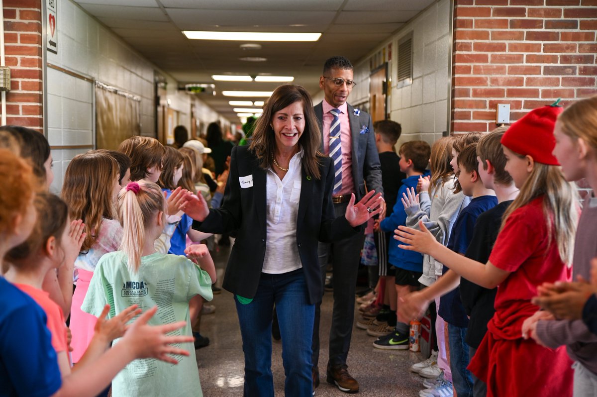 Thank you to @HopewellES for welcoming me today during Green Week! From a school garden and outdoor learning spaces to a partnership with the @sourlandorg and more, the students and educators at Hopewell are truly embracing climate change education.