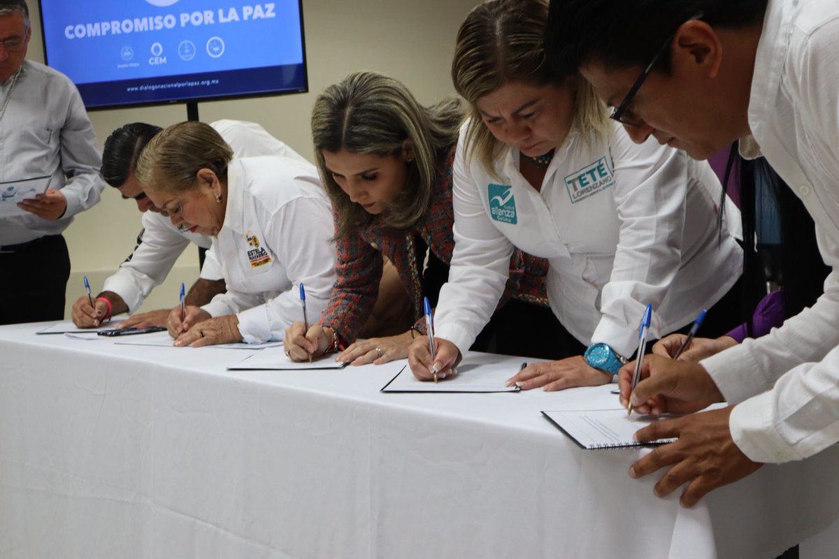 Jesuitas_Mexico's tweet photo. 📍Hoy se realizó la firma del "Compromiso por la #Paz" con las candidatas y el candidato a la presidencia municipal de #Colima en La Universidad Católica. En la firma estuvieron presentes Mons. Gerardo Díaz Vázquez y el P. Jorge Atilano González, SJ. #CompromisoPaz
🔗https://t.co/x0HpUMtJDz