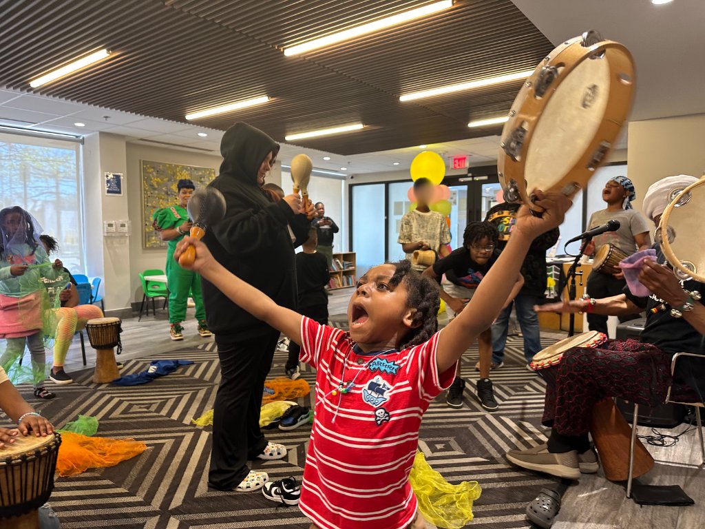 ProjectPlaytime's tweet image. Spring Break Camp for our DC programs was so much fun! It included a talent show, @NationalZoo field trip, &amp;amp; drumming and dancing with Baba Ras D! 🪘 Give to the #SpringCampaign by 5/15 to help us continue these special programs. bit.ly/springcampaign… #SpringIntoPlaytime