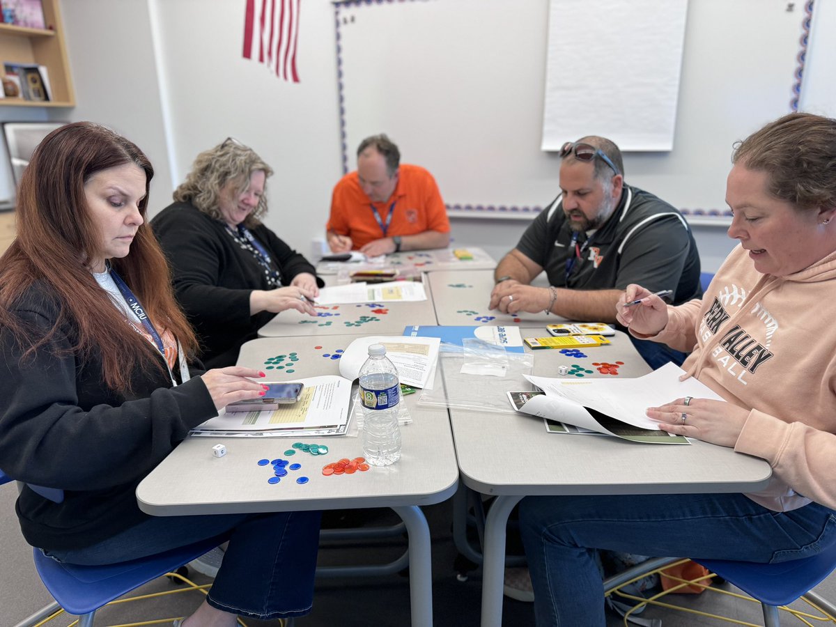 Steph4Science's tweet image. Modeling antibiotic resistance with Ts in Montgomery County, PA. A great way to start your students talking about evolution on day one! #ngss #explorebeforeexplain #phenomena