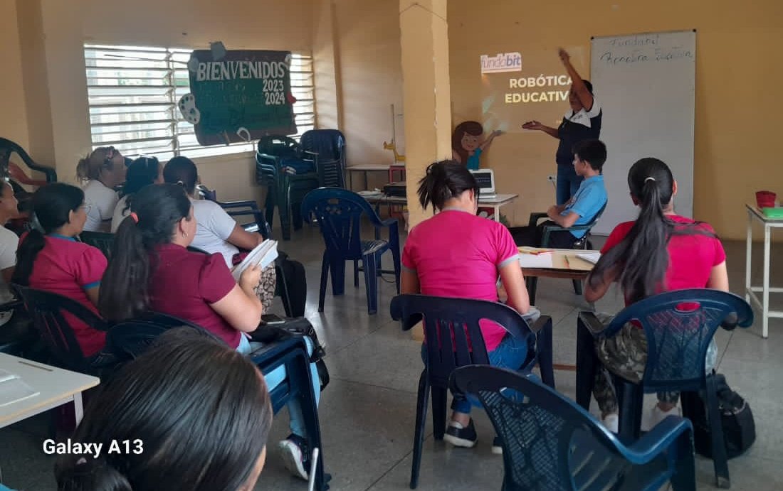 #23Abril Se realizó la formación de Robótica Educativa en el CDCE de la Parroquia Gustavo Vegas León. Los docentes y directores por parte de <a href="/Fundabit_/">FundabitOficial</a>
<a href="/Dimary08/">D!mary_Anzola</a>
<a href="/_LaAvanzadora/">Yelitze Santaella</a>
<a href="/cdcelara/">Centro de Desarrollo de la Calidad Educativa Lara</a>
<a href="/EleamerAbdala/">Eleamer Elkatrib</a>
<a href="/leivi24/">Leivi/Oceanía</a>
#VenezuelaEsDDHH