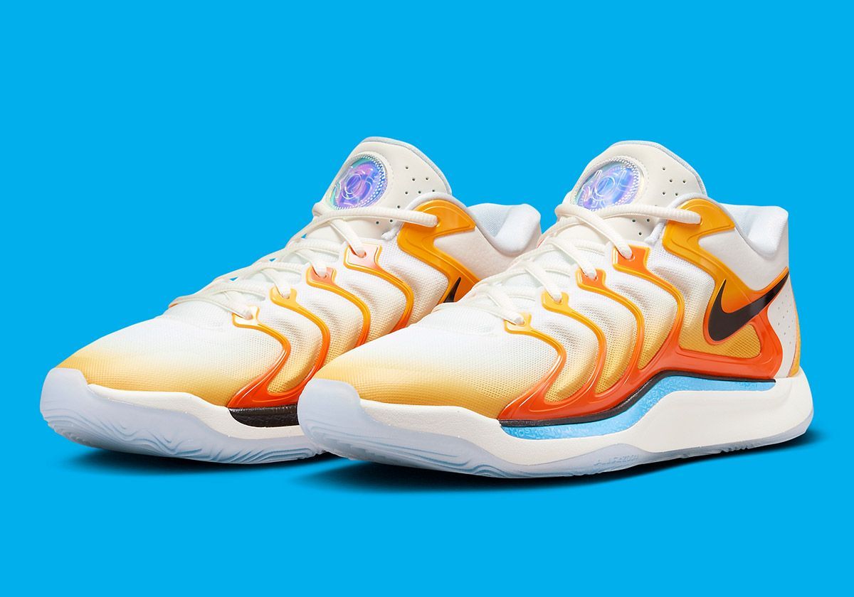 Sneaker News tweet media