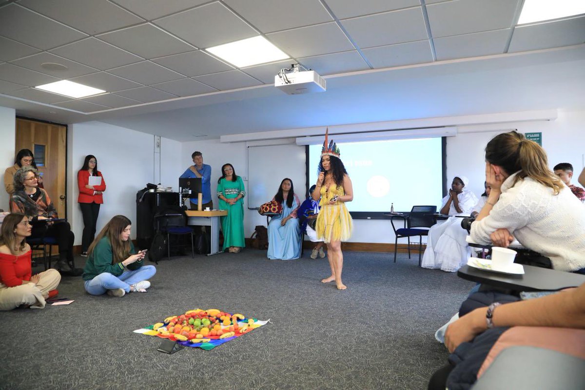 UExternado's tweet photo. ¡Gracias a las(os) estudiantes que compartieron sus tradiciones culturales y a todas(os) las(os) externadistas que se unieron al diálogo multicultural en la Semana de la #CulturaUExt! 💚👏🏻 @idiomas_uec https://t.co/tRydZ0xhCq