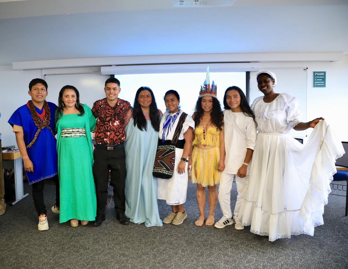 UExternado's tweet photo. ¡Gracias a las(os) estudiantes que compartieron sus tradiciones culturales y a todas(os) las(os) externadistas que se unieron al diálogo multicultural en la Semana de la #CulturaUExt! 💚👏🏻 @idiomas_uec https://t.co/tRydZ0xhCq