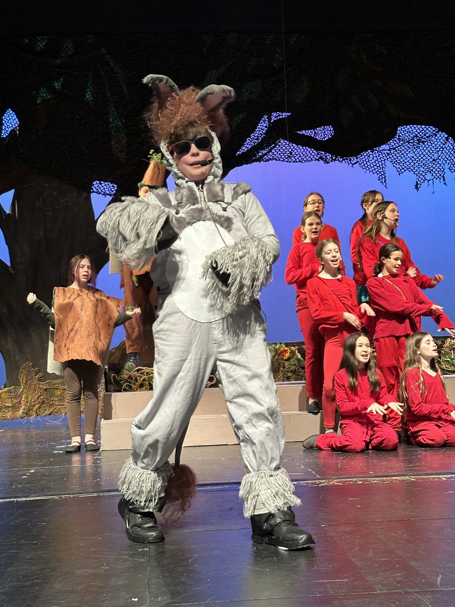 APSKenmore's tweet image. Kenmore presents Shrek the Musical Jr., April 25 and 26 at 7:00 pm. Admission by donation.  @APSVirginia @APSArts