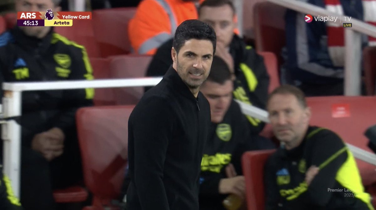 📸 - Yellow card Arteta!