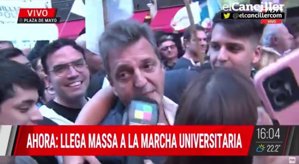 drmatt__'s tweet photo. Están reclamando que el presupuesto no alcanza por qué le pasó un 300% de inflación interanual y el responsable de esa inflación VA A LA MARCHA?????? https://t.co/EKlsMEAsof