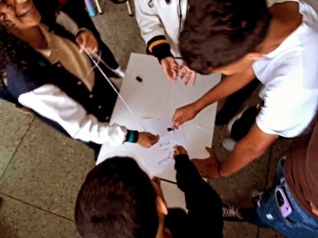 JhonatanAraque's tweet photo. #23Abr ✌️ Enfocados en fortalecer sus capacidades de liderazgo y potenciar el trabajo en equipo.

Desarrollamos el TALLER DE LIDERAZGO en nuestro LB Alberto Carnevali para nuestr@s Voceros Estudiantiles guiar a tu equipo hacia el logro de metas comunes. https://t.co/w9kOnS0uiT