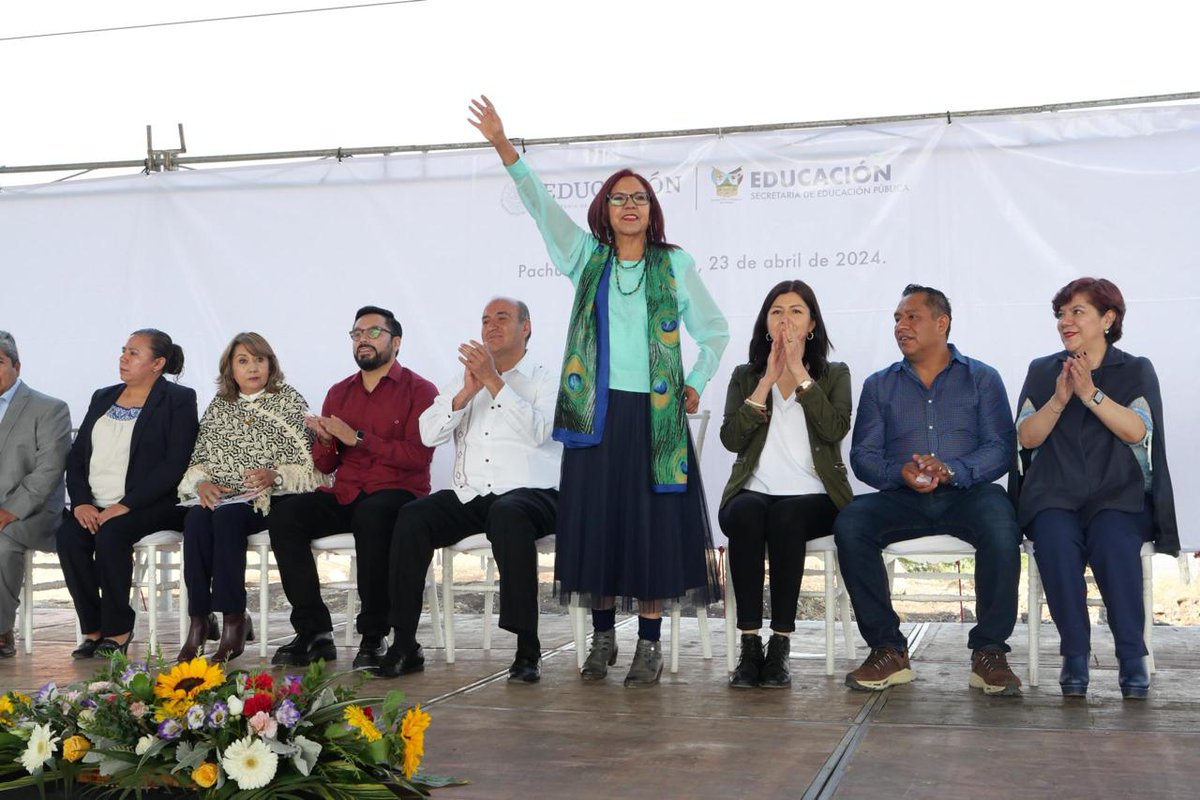 En una visita de trabajo a Hidalgo, recorrimos las instalaciones de la Secundaria General Quetzalcóatl en el municipio de Tezontepec de Aldama, junto con el titular de @SEPHidalgo, @natycastrejonv y autoridades del plantel, en donde las y los alumnos nos recibieron con entusiasmo…