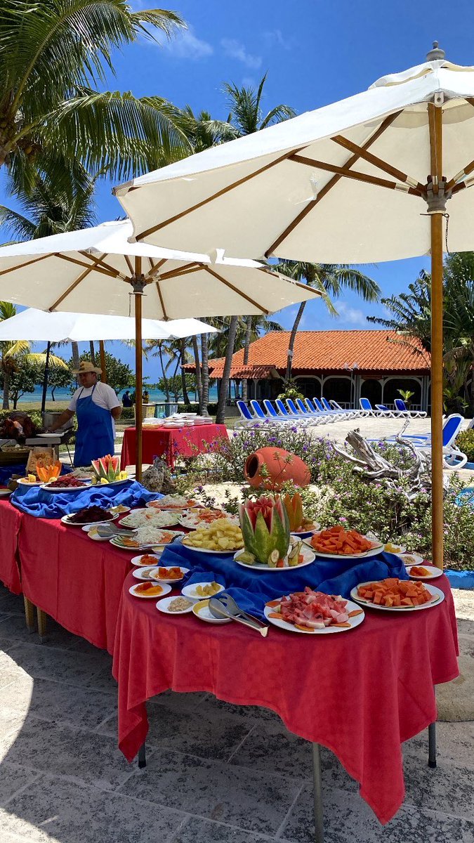 caag2020dac's tweet photo. And this is the way we enjoy every #tuesday the Cuban day 🇨🇺♥️
#TuCasalejosdeCasa #cubanday
#CubanacanHoteles https://t.co/BuevleYKKK