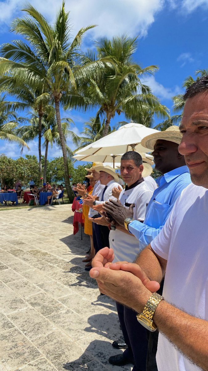 caag2020dac's tweet photo. And this is the way we enjoy every #tuesday the Cuban day 🇨🇺♥️
#TuCasalejosdeCasa #cubanday
#CubanacanHoteles https://t.co/BuevleYKKK