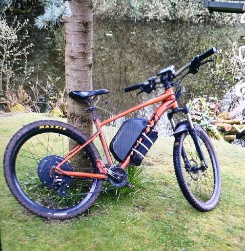 APPEAL Wirral officers are investigating a robbery in which an electric bike was taken in Ashton Park, West Kirby. This occurred on 21/04/2024 at approximately 19:30hrs. If you have seen this bike within the community, please contact Merseyside Police quoting 24000361413.