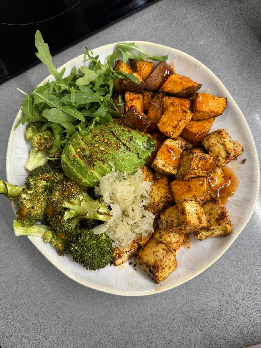 Sheet pan meals are low-effort and allow you to build healthy plant-based bowls with relative ease

Bake some diced sweet potato, broccoli and organic tofu — then add your extras (arugula, sauerkraut and avocado)

Add a sauce of your choice — and you’re good to go 🤝🏿🥣🌱