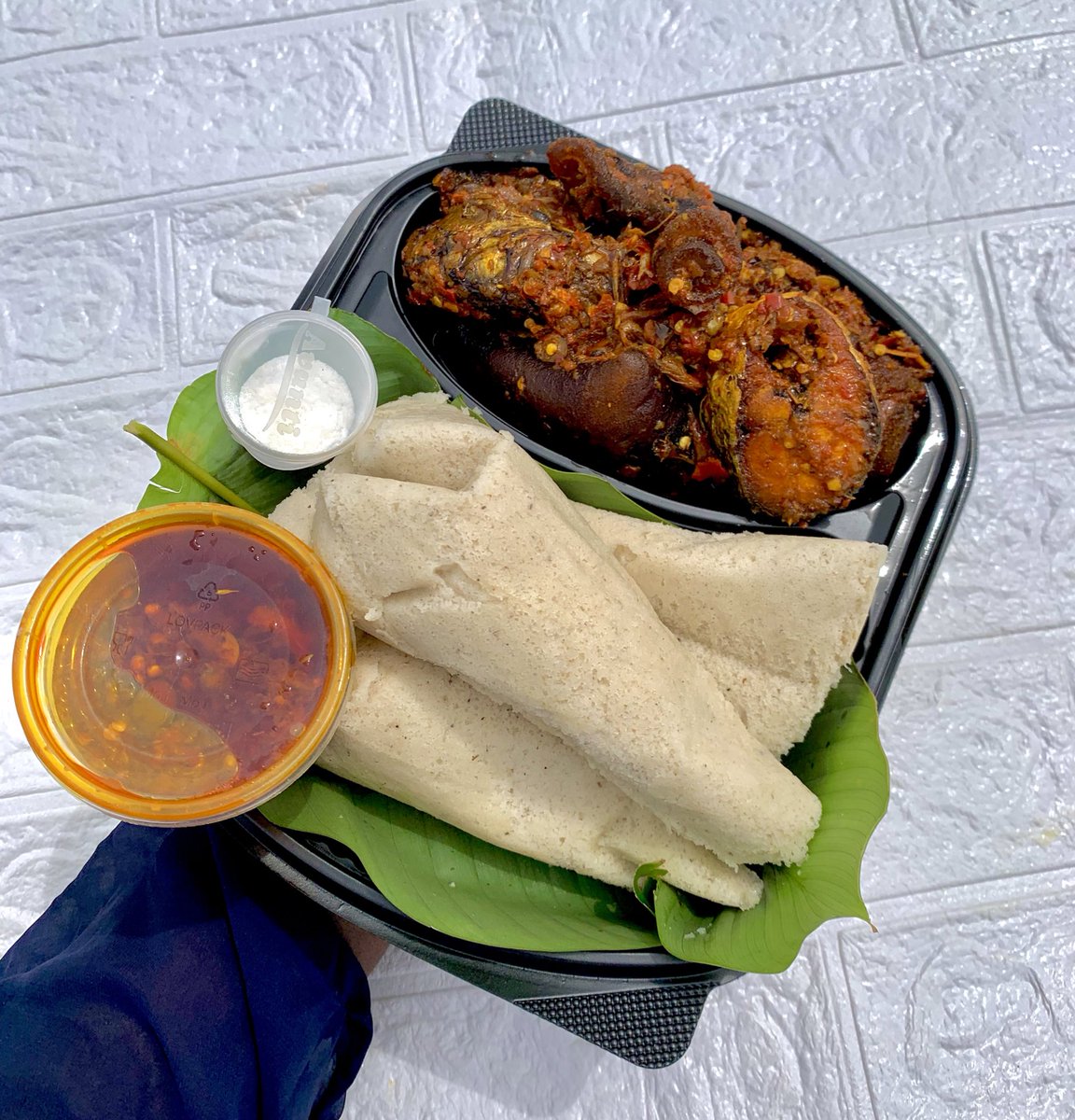 ZabsCuisine's tweet photo. Anywhere you see this ,pls me dash my hustle 1 retweet🙏
Food for KINGS AND QUEENS ONLY .🙌

We delivered premium plates of Ekuru,Eko ,panla osan,ponmo,Titus fish and loaded signature stew for lunch today .

We are available to take all your food orders @Ibadantwitta_ @AbeniAde_ https://t.co/bQZ3sLkENJ