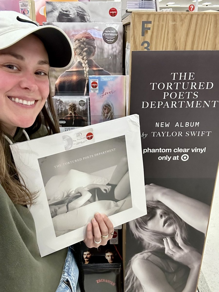 I was unfortunately NOT swift af and I just finally made it to @Target for my Phantom clear #TSTTPD vinyl 🥹 #TTPDTargetRun