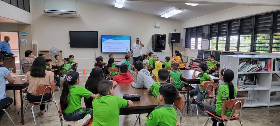 munbtaoficial's tweet photo. [Impacto] Nuestro Coordinador del Programa Comunitario CST- Municipio de Barceloneta junto a la Policia de P.R. Llegaron a la Esc.  Francisco Jordan de Utuado Allí educarón a estudiantes y su personal sobre la Ley 22 de tránsito en Puerto Rico. @CSTPR @munbtaoficial https://t.co/0Bjyscy6Xk