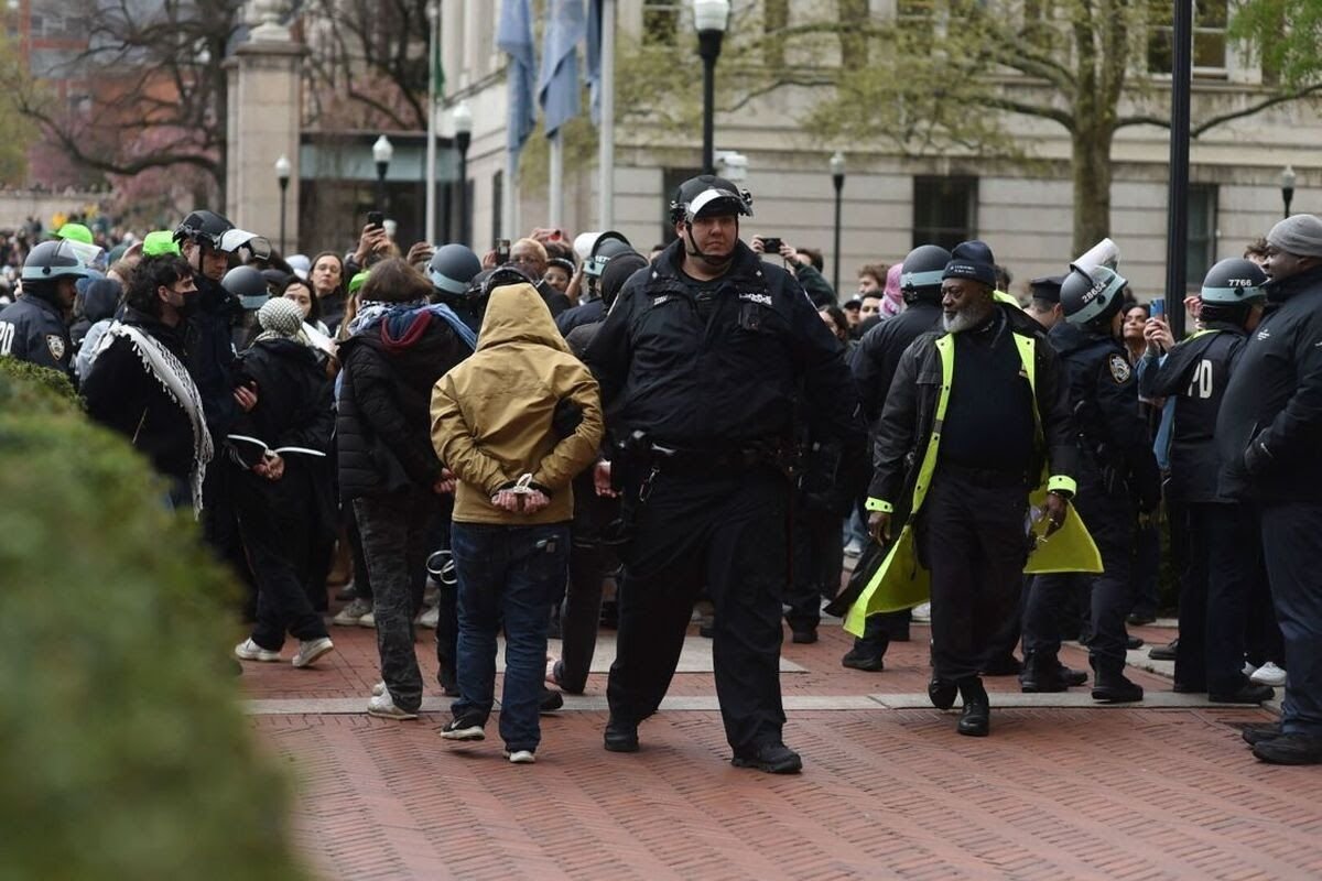 #US police suppressing and arresting university students for supporting #Palestinians raise concerns worldwide. US government must uphold human rights, ensure freedom of expression, and respect legal demands of students and professors.

#ColumbiaUniversity #columbiapictures