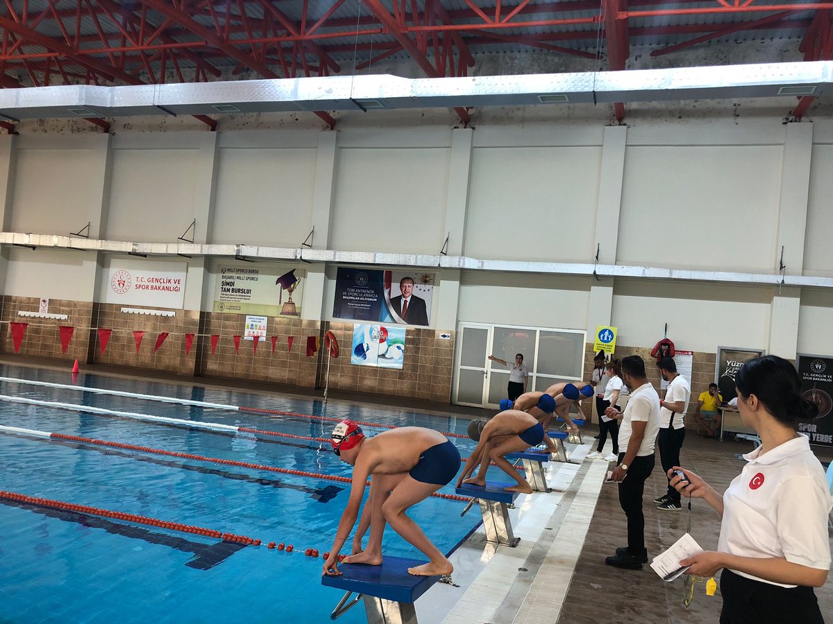 23 Nisan Ulusal Egemenlik ve Çocuk Bayramı etkinlikleri kapsamında düzenlediğimiz Yüzme 🏊 yarışlarında dereceye giren sporcularımızı tebrik ediyoruz.🤗👏👏