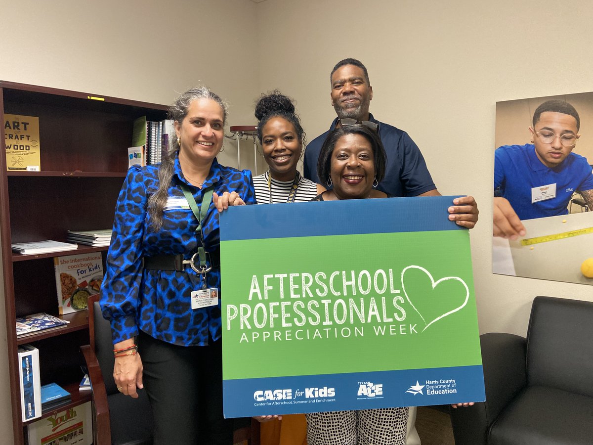 HCDE_CASE's tweet photo. 🎉Celebrating the #HeartofAfterschool by recognizing the Quality team! Their hard work and dedication play a crucial role in enriching the lives of our youth every day. Thank you for all that you do! #ostprofessionals #MakingAfterschoolCool #OST https://t.co/XxSNDRpSaz