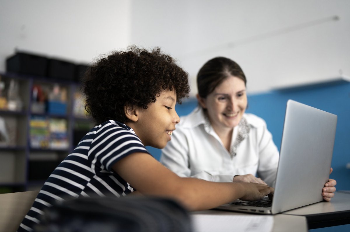 Parents and teachers: Too much screen time — for gaming, learning, or socializing — can make kids’ vision problems worse or cause new symptoms. Get resources from @PBA_savingsight with tips for managing kids’ screen time: preventblindness.org/childrens-scre… #EyeHealthEducation