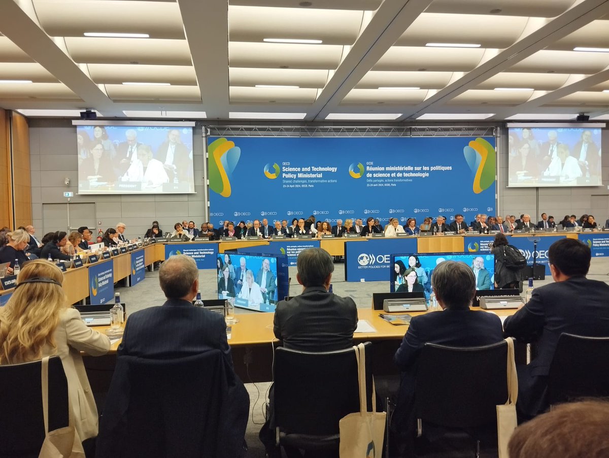 #AEstaHora | #MinCiencias Colombia🇨🇴 hace parte de la Reunión Ministerial de Política Científica y Tecnológica de la @OECD, donde se trabaja en una nueva agenda de políticas transformadoras en ciencia, tecnología e innovación para un futuro sostenible e inclusivo. @YeseniaOlayaR.