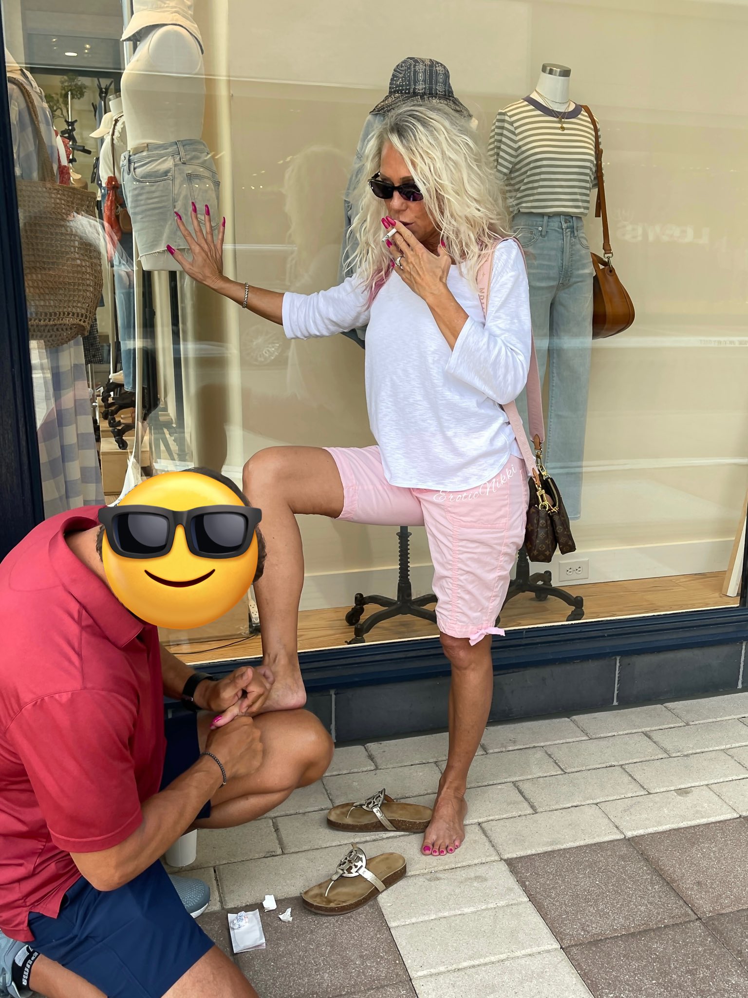 My foot soldier has been hooked ever since the first time he knelt down on his knees to rub My feet! We’ve had many visits since and he’ll be back Thursday! Wouldn’t you love to be in his position?! https://t.co/wCgMEUW3di