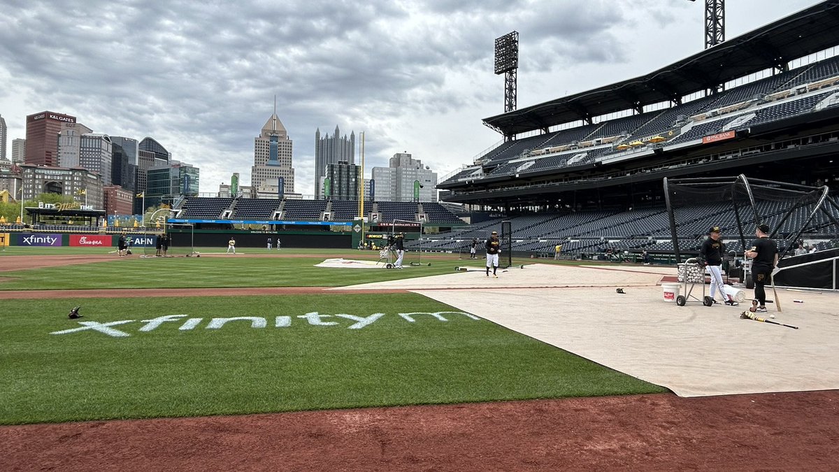 Our @JNegronPGH is back at PNC Park for the second of four games between the #Pirates and Brewers. First pitch set for 6:40 p.m. Follow along in our live file for updates and coverage of another NL Central clash: dkpittsburghsports.com/live/042324-pi…