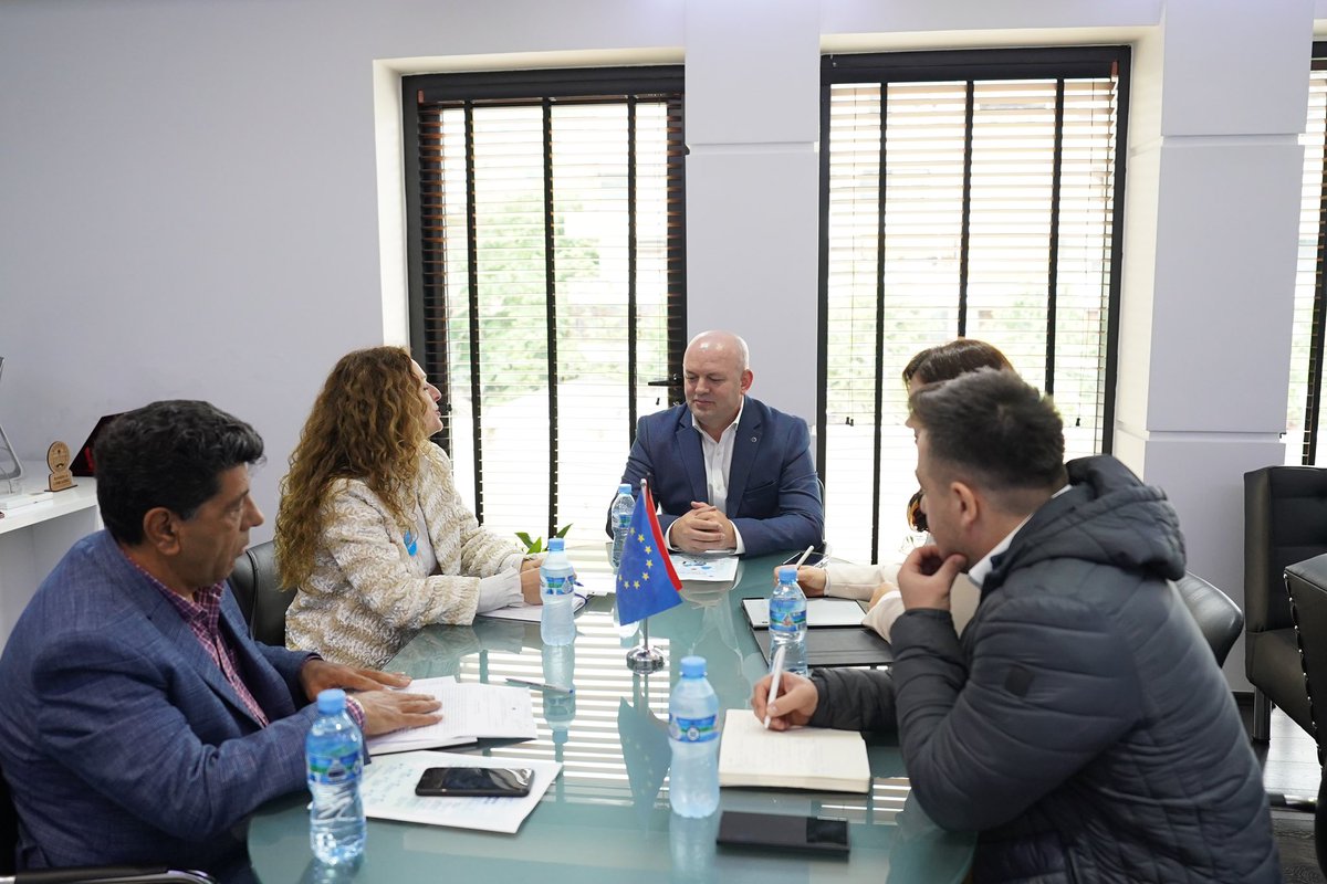 albania_unicef's tweet photo. 📌Today #EU4SocialCare visited #Librazhd, where this programme will also be implemented to advance the quality of social care services and capacities of frontline workers.
  
ℹ️This programme is funded by @EUinAlbania, &amp; co-implemented with @WVAlbania, w/ support of MoHSP. https://t.co/VewZQSXPDS