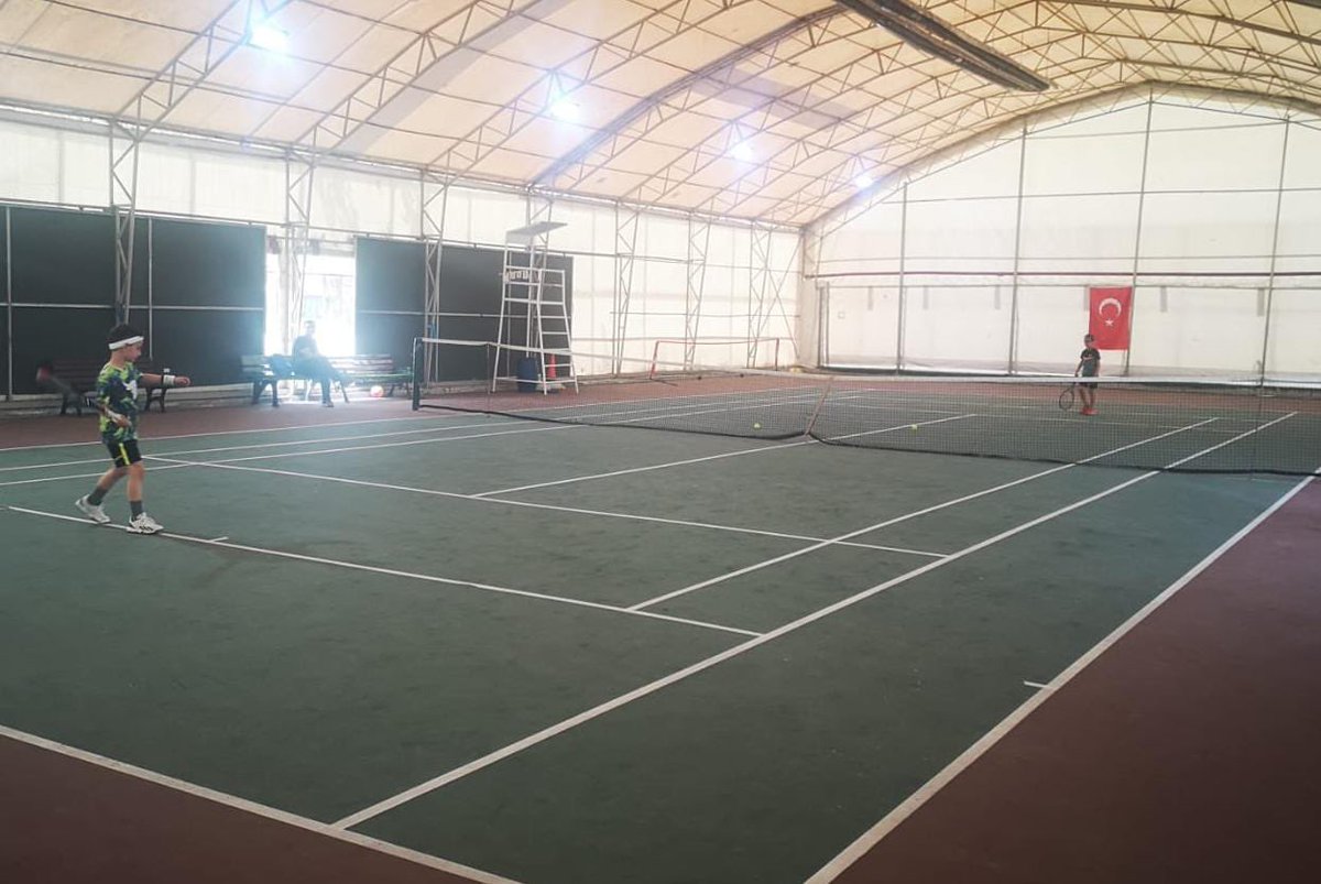 GSB_Konya's tweet photo. İl Müdürümüz Birdal Öztürk, Atletizm Pistinde düzenlen 23 Nisan Atletizm İl Birinciliği Müsabakalarını ve Dumlupınar Tenis Kortunda devam eden 23 Nisan Ulusal Egemenlik ve Çocuk Bayramı Tenis Turnuvası’nı yakından takip etti.
@OA_BAK @gencliksporbak https://t.co/gIDhQNbkvj