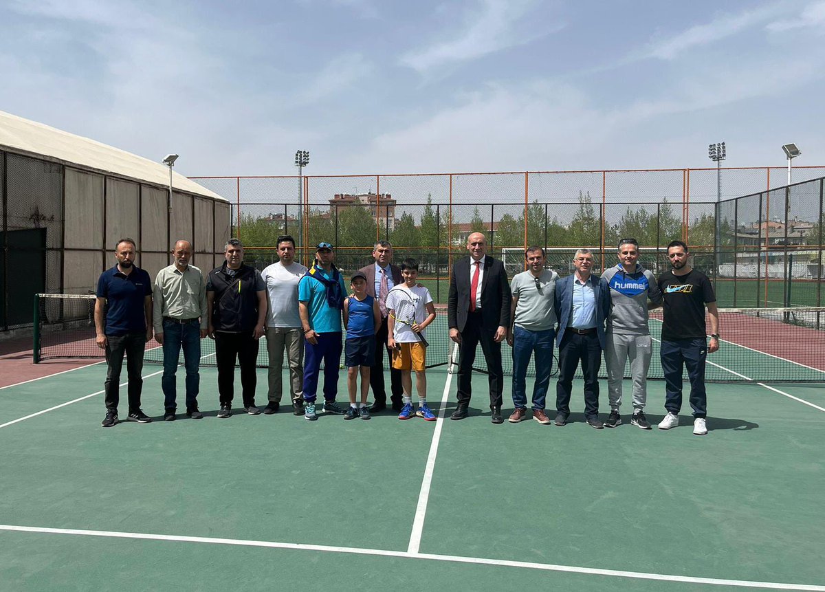 GSB_Konya's tweet photo. İl Müdürümüz Birdal Öztürk, Atletizm Pistinde düzenlen 23 Nisan Atletizm İl Birinciliği Müsabakalarını ve Dumlupınar Tenis Kortunda devam eden 23 Nisan Ulusal Egemenlik ve Çocuk Bayramı Tenis Turnuvası’nı yakından takip etti.
@OA_BAK @gencliksporbak https://t.co/gIDhQNbkvj