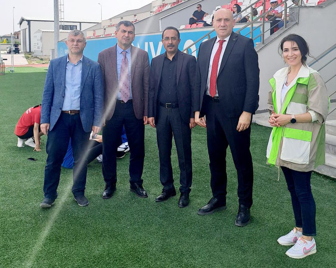 GSB_Konya's tweet photo. İl Müdürümüz Birdal Öztürk, Atletizm Pistinde düzenlen 23 Nisan Atletizm İl Birinciliği Müsabakalarını ve Dumlupınar Tenis Kortunda devam eden 23 Nisan Ulusal Egemenlik ve Çocuk Bayramı Tenis Turnuvası’nı yakından takip etti.
@OA_BAK @gencliksporbak https://t.co/gIDhQNbkvj