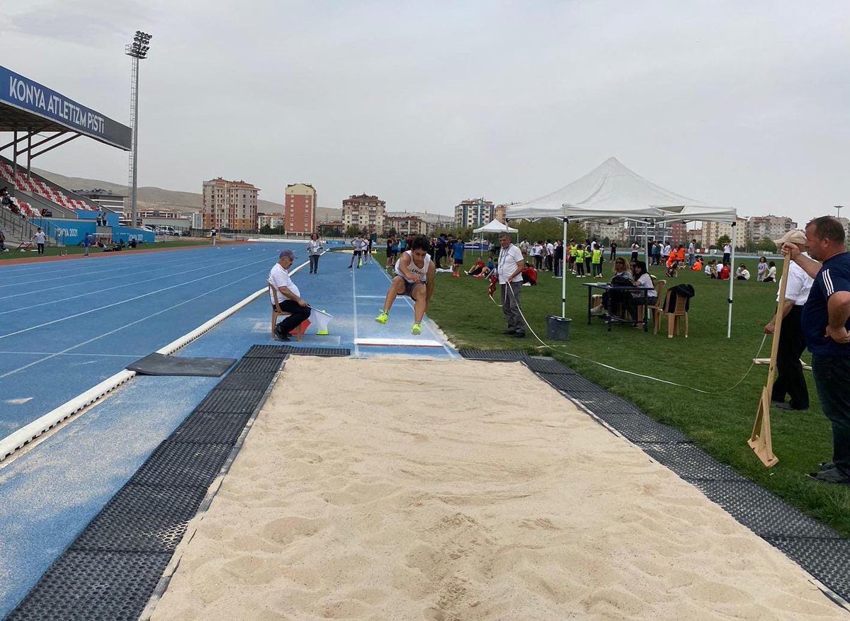 GSB_Konya's tweet photo. İl Müdürümüz Birdal Öztürk, Atletizm Pistinde düzenlen 23 Nisan Atletizm İl Birinciliği Müsabakalarını ve Dumlupınar Tenis Kortunda devam eden 23 Nisan Ulusal Egemenlik ve Çocuk Bayramı Tenis Turnuvası’nı yakından takip etti.
@OA_BAK @gencliksporbak https://t.co/gIDhQNbkvj