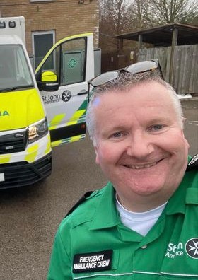 As we celebrate our OAT members at the @LondonMarathon, let's honour the unsung heroes who made it all possible! Meet Mr Innes, Assistant Head @cns_school. For 20 years, he's volunteered with @stjohnambulance. He served as an emergency ambulance crew at the #londonmarathon. His…