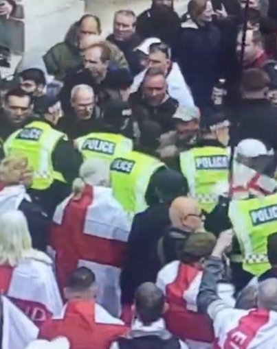 Can guarantee not a single Tory will condemn the violent scenes in London today, St George's day, from people claiming to be patriots. They shame our nation. #fascisttoryscum #torybritain #brexitfascists #EnglishThugs #Braverman #Sunak #ToryScum