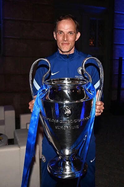 Manutd_addicts's tweet photo. 🚨🚨🚨

BREAKING

Thomas Tuchel will fly ✈️ in on Wednesday to meet #MUFC Technical Director Jason Wicox.

Manchester United are planning talks with several candidates but Thomas is one of the leading names. https://t.co/VZKv3iEoVK