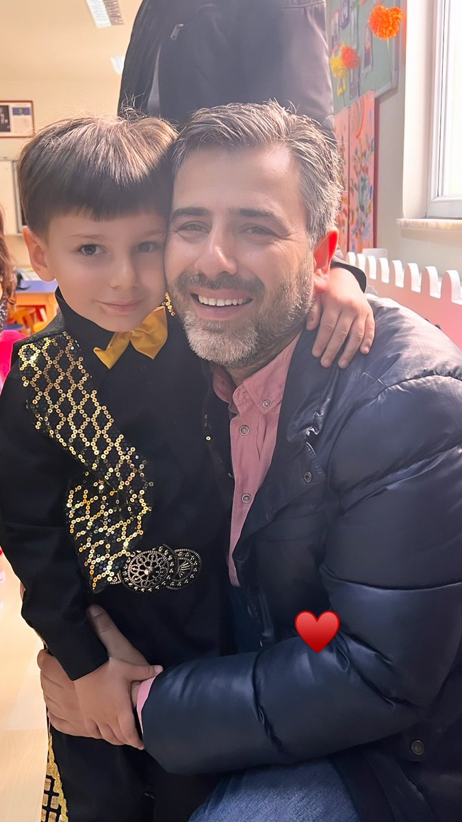 oznurbayraktarr's tweet image. Bütün yavruların bayramı kutlu olsun .. Gelecek güzel günleriniz ışıklarla dolsun ☀️
#23NisanUlusalEgemenlikVeCocukBayrami 🌟🌟 #canımoğlum