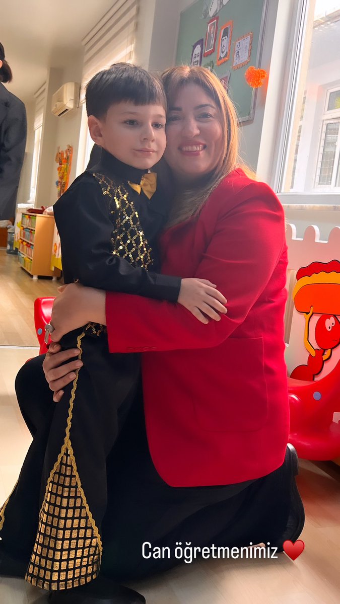 oznurbayraktarr's tweet image. Bütün yavruların bayramı kutlu olsun .. Gelecek güzel günleriniz ışıklarla dolsun ☀️
#23NisanUlusalEgemenlikVeCocukBayrami 🌟🌟 #canımoğlum