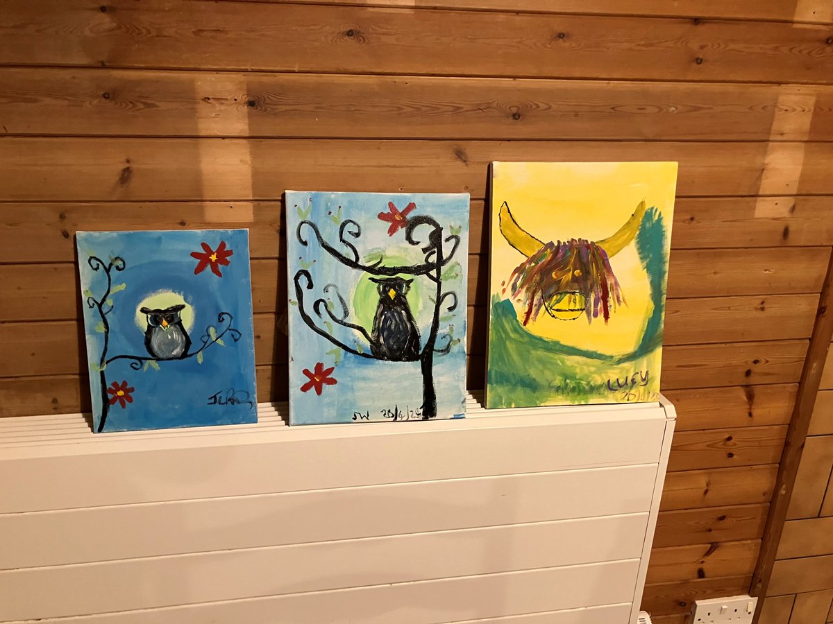Over the weekend, residents Sharon and Lucy from Paradise House, had fun using acrylics to create portraits of their favourite animals on canvases. Jackie showed them how to paint with step-by-step instructions. Sharon and Lucy were really pleased with what they achieved. 🙂